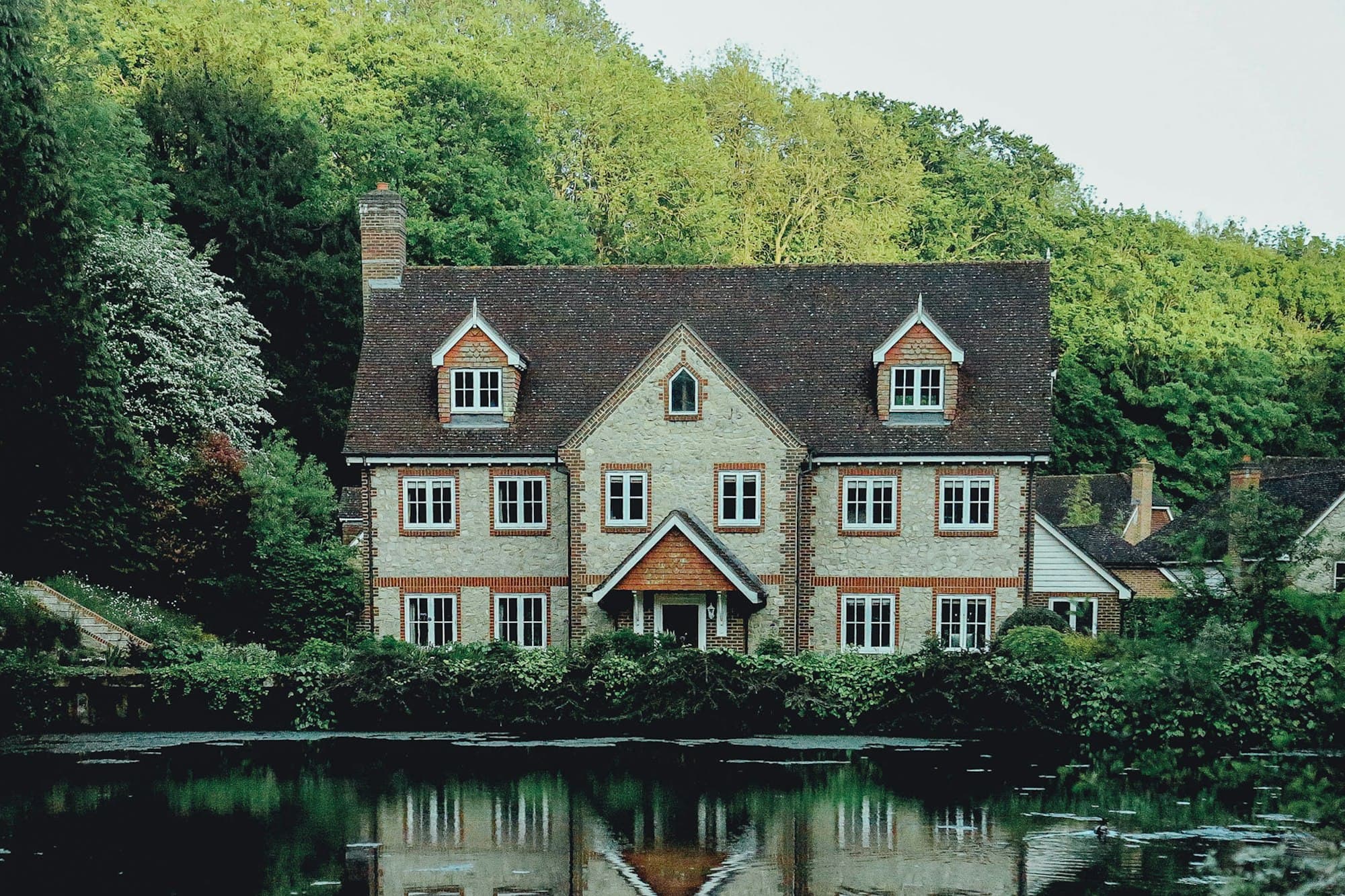 Landhuis aan het water
